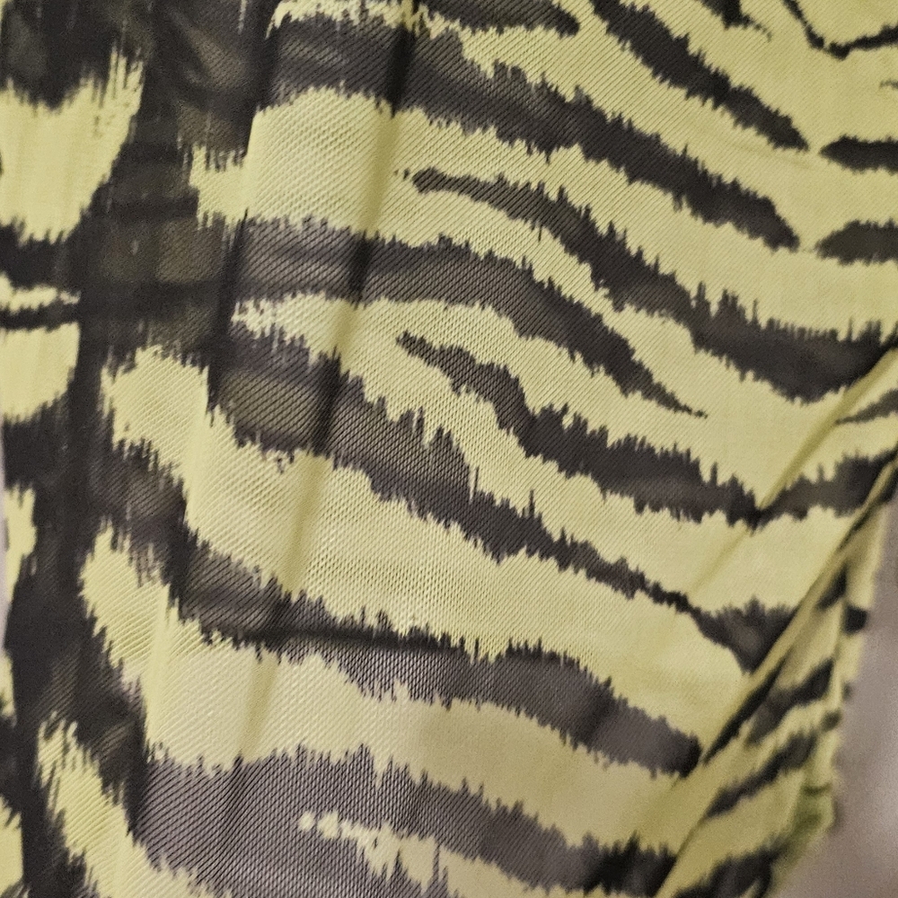 Zebra Print Long Sleeve Top - Picture 3 of 6
